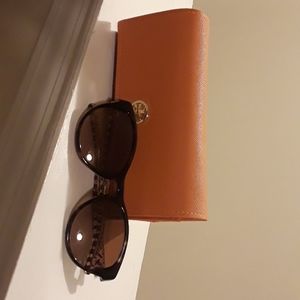 NWOT! Tory Burch Sunglasses!! Gift for sell.